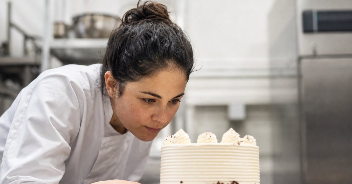 What are the most common custom cake order mistakes and how can better intake prevent them?